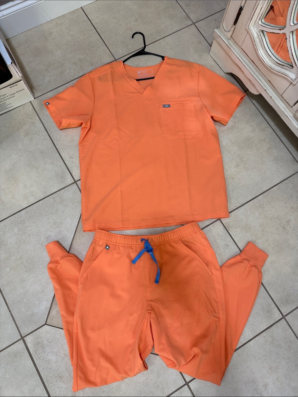 Figs Men Tansen Jogger Sunset Orange jogger set.